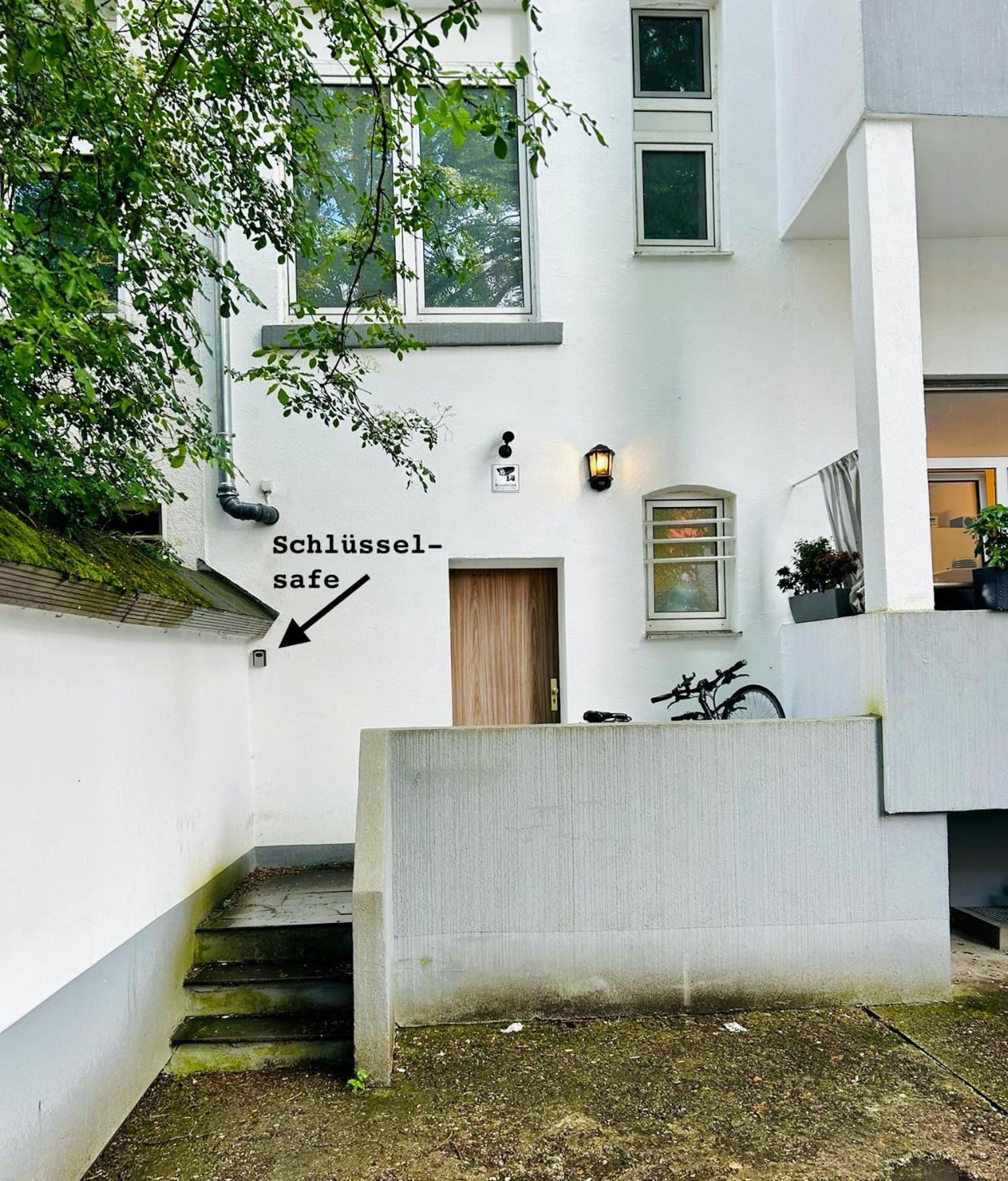 Feelslikehome - Urbane Altbauwohnung Mit Dachterasse& Parkplatz Bochum Eksteriør bilde